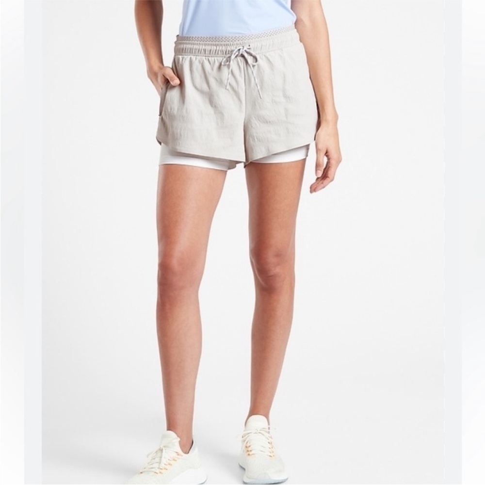 Athleta Crest 2 in 1 Shortie Shorts women's
Birch Gray - Picture 1 of 6